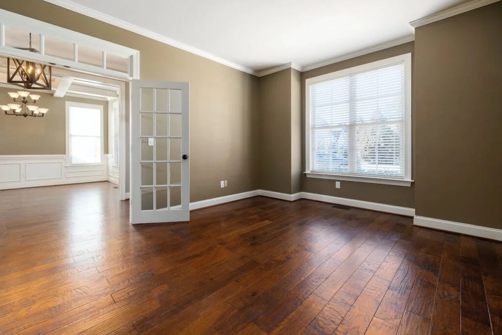 A room with hardwood flooring