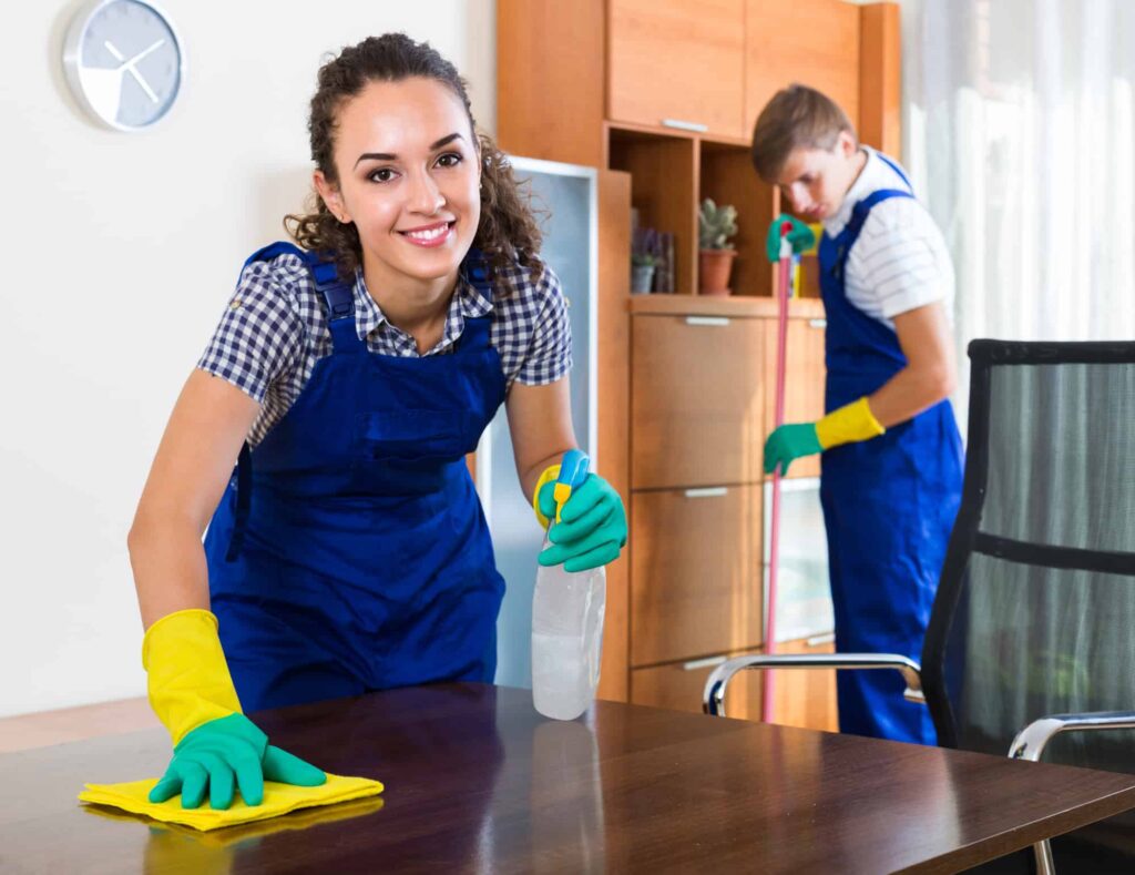 Image of professional cleaning service, relevant to customizing commercial cleaning prices